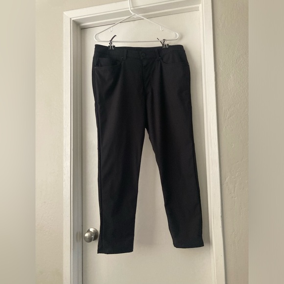 Lululemon 34 black pants, good condition, no stains or rips. Smoke free pet free - Picture 8 of 8